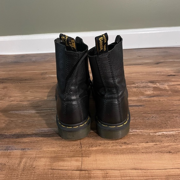 Dr. Martens - Picture 3 of 4